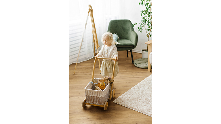Kind, Bodenbelag